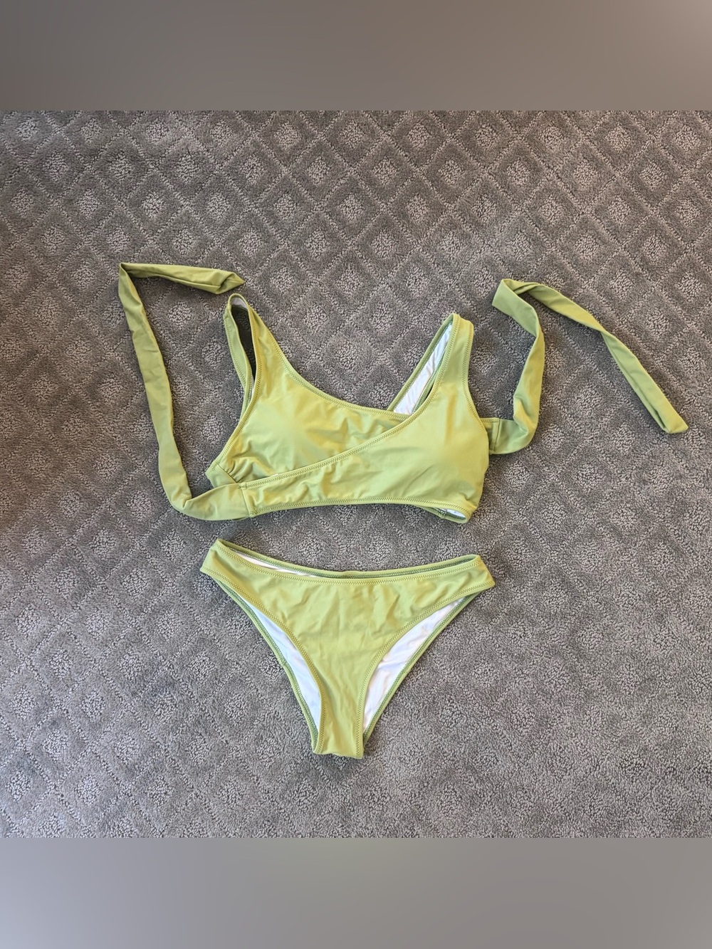 Women’s  Cupshe Light green Wrapped Top Swimsuit bikini Size M
